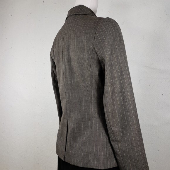 Limited Gray Pin Stripe NWOT 2-Button Blazer, 4 - Picture 5 of 13